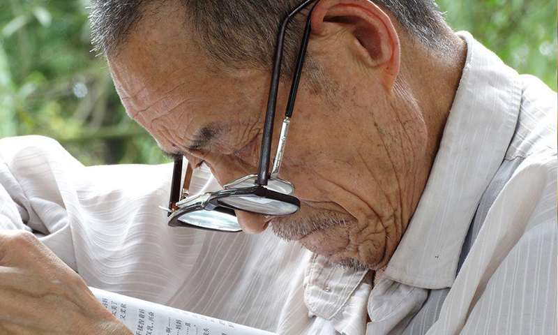 選配老花鏡掌握六個(gè)關(guān)鍵點(diǎn)，佩戴舒適不頭暈